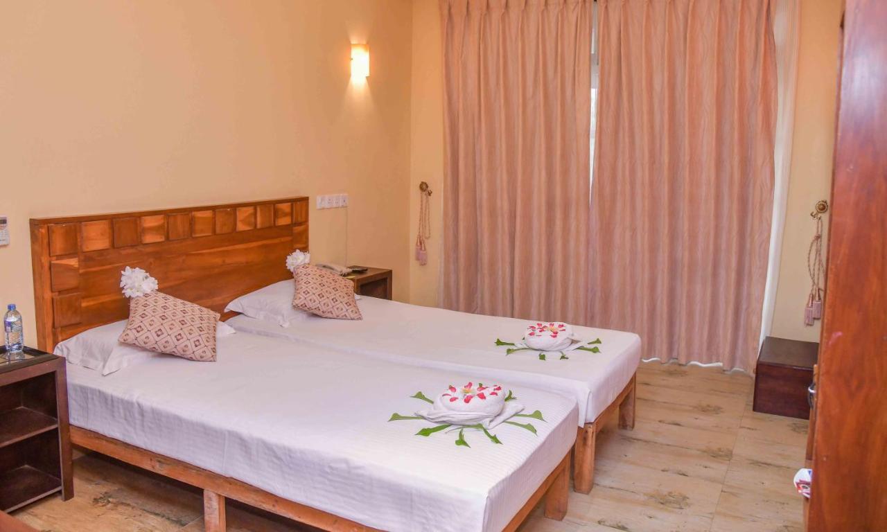 Ceylon Sea Hotel Tangalle Bagian luar foto